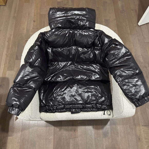 Manteaux noir lustrée médium - Picture 2 of 3